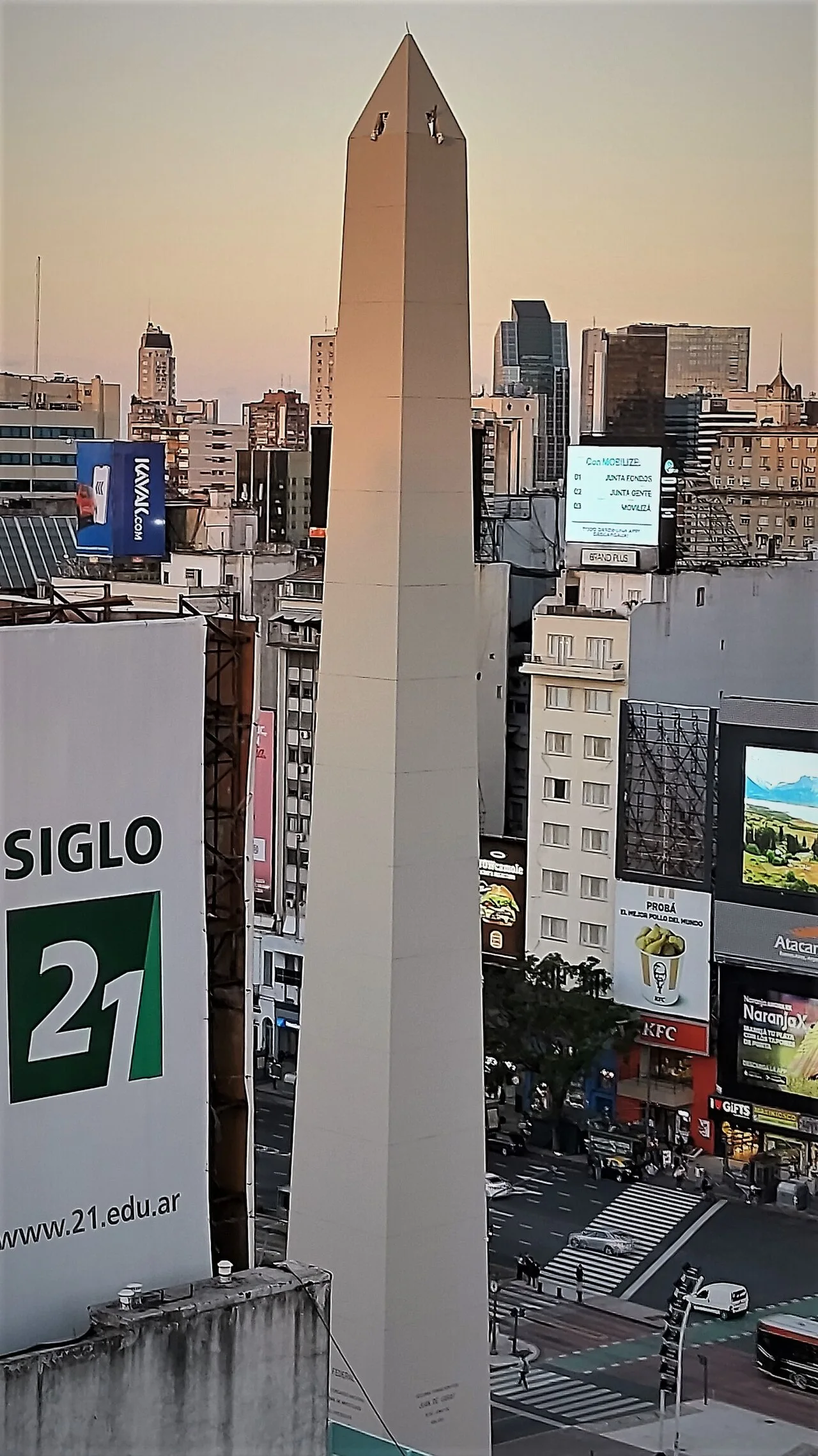 El Obelisco y la avenida 9 de Julio vistos desde el chalet Díaz