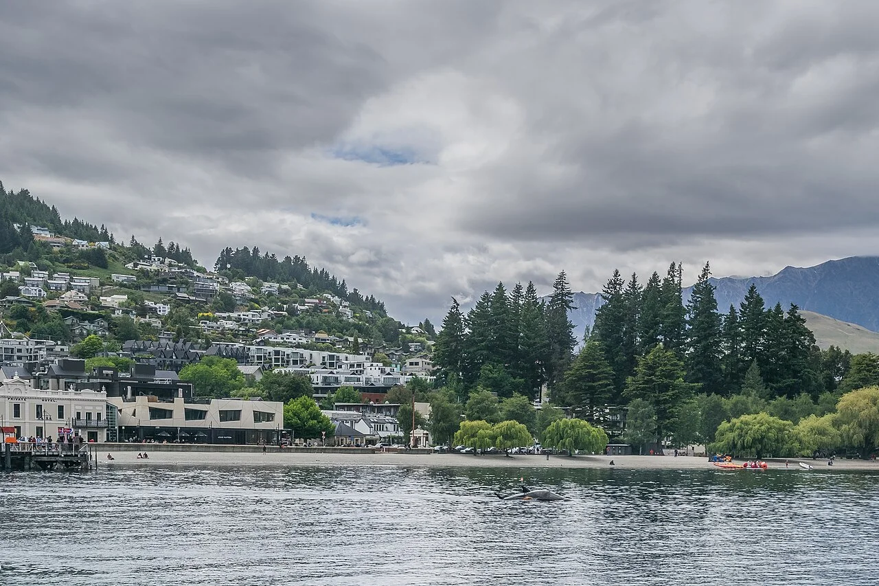 Bahía de Queenstown en el lago Wakatipu